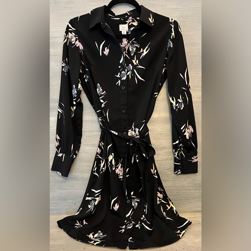 A new day Button Down Tie Waist‎ Shirt Dress XSmall Modern Floral Print GC